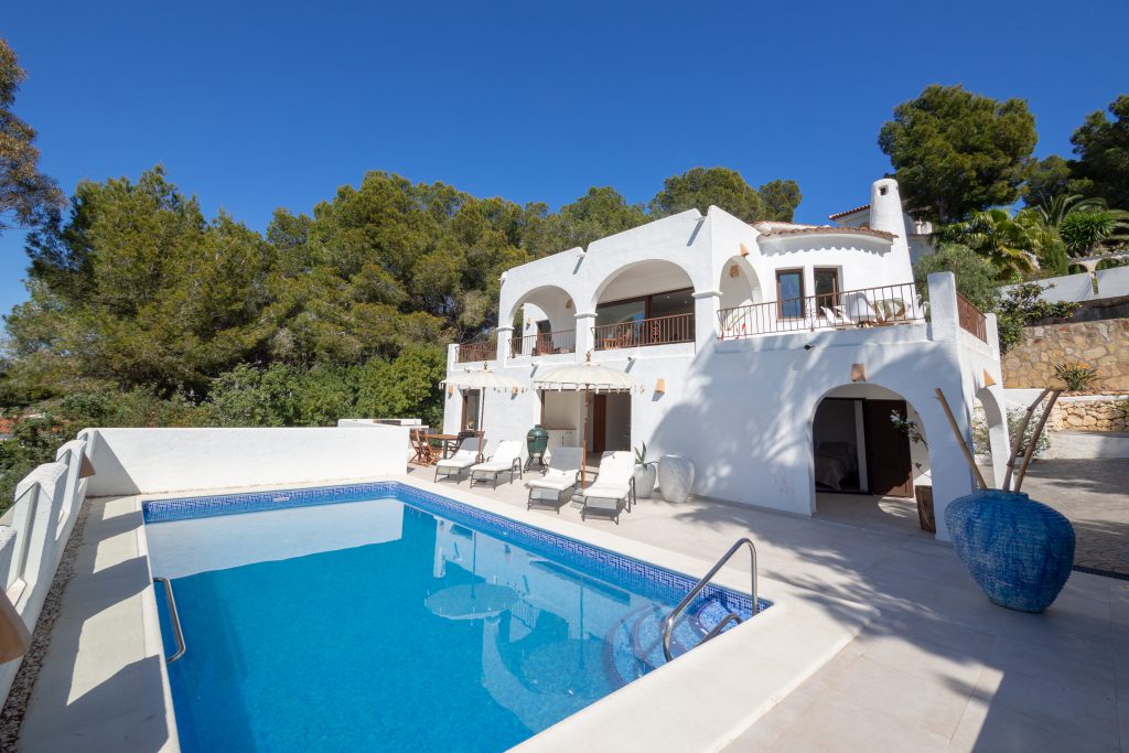 Vino y Mar Front View